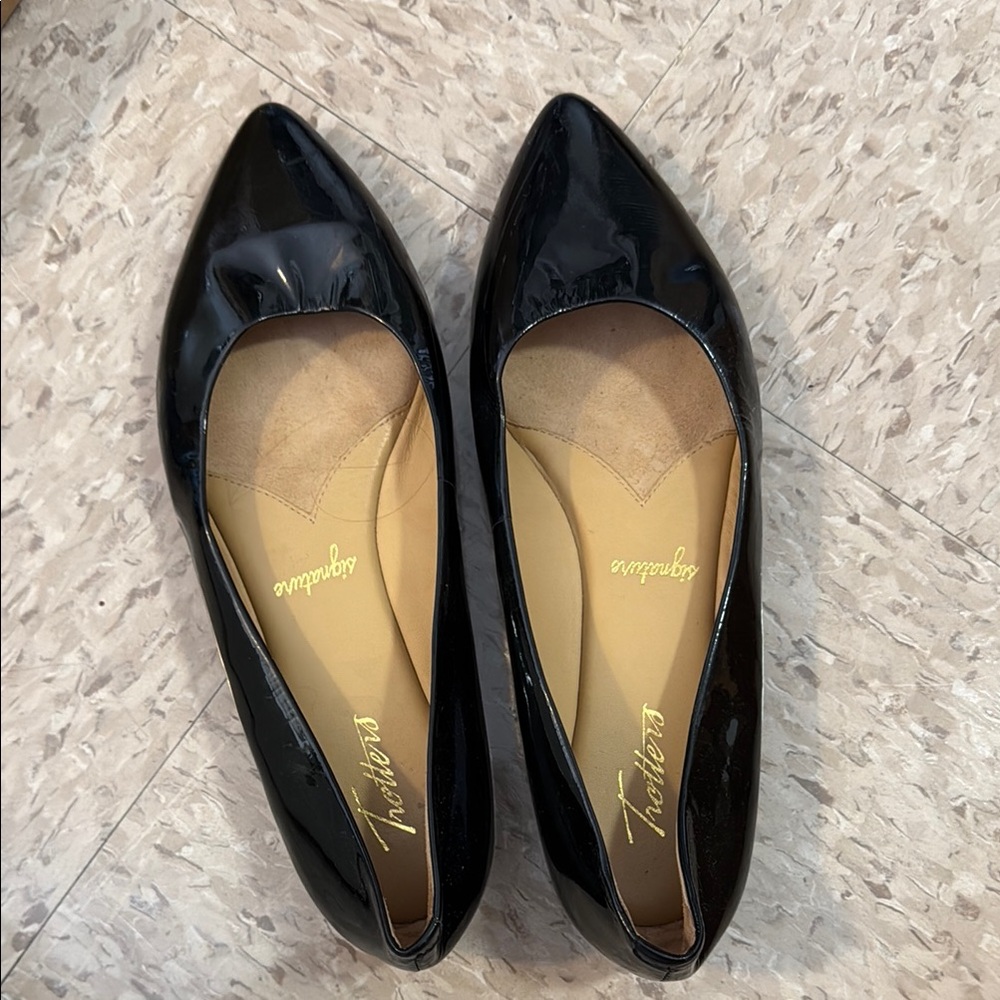 Trotters black patent flats size 10- very cushioned and great for work